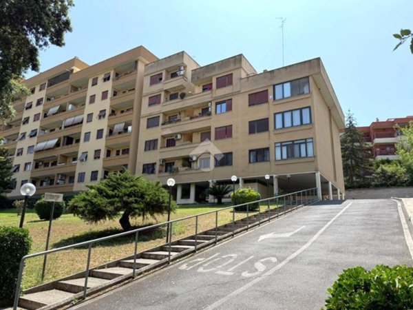 appartamento in vendita a Roma in zona Tor de' Cenci