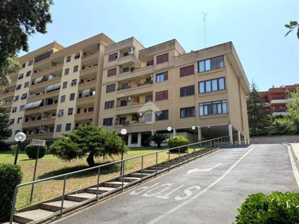 appartamento in vendita a Roma in zona Tor de' Cenci