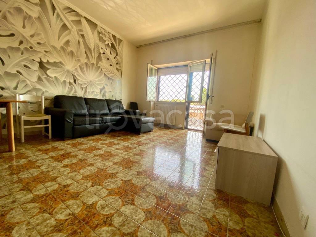 appartamento in vendita a Roma in zona Pantan Monastero