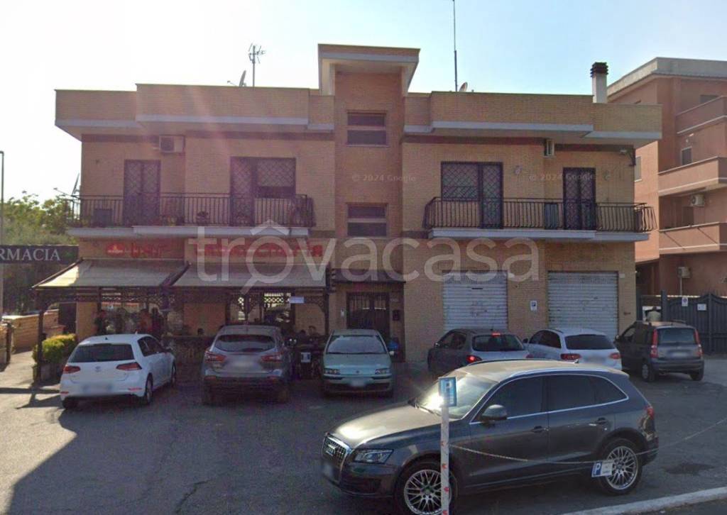 appartamento in vendita a Roma in zona Pantan Monastero