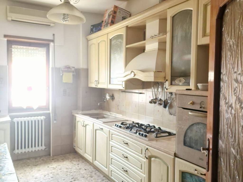 appartamento in vendita a Roma in zona Torre Angela