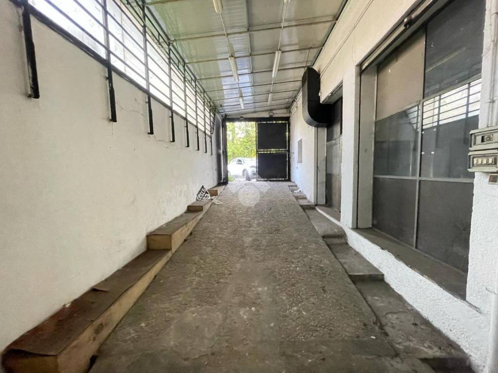 negozio in vendita a Roma in zona Monte Sacro/Talenti
