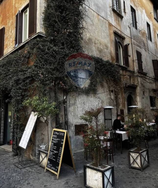 negozio in vendita a Roma in zona Parione/Sant'Eustachio