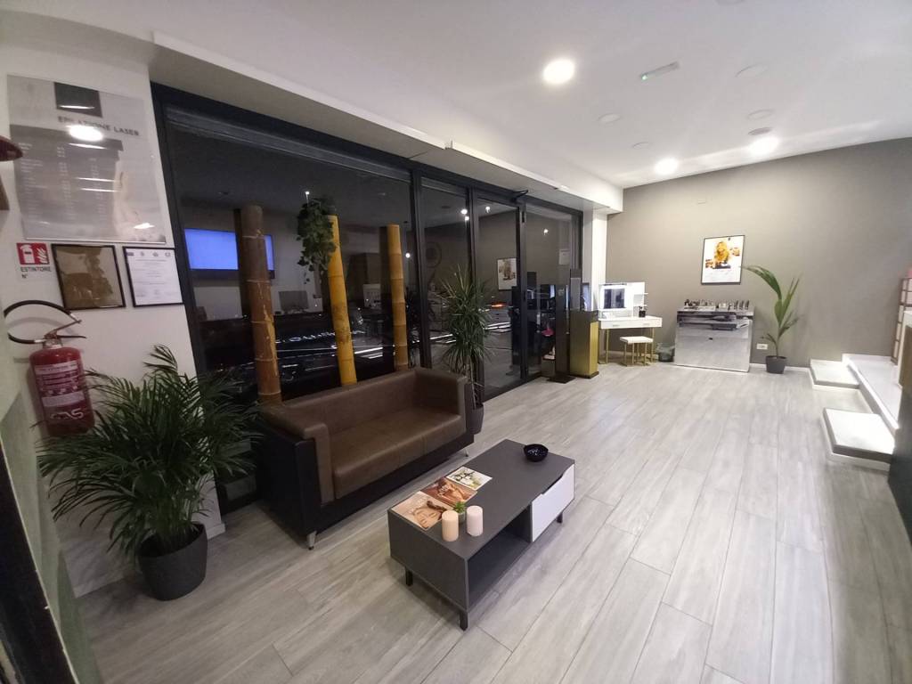 negozio in vendita a Roma in zona Collatino