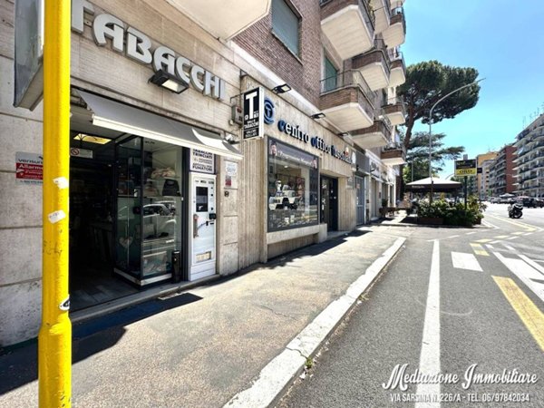negozio in vendita a Roma in zona Appio Latino