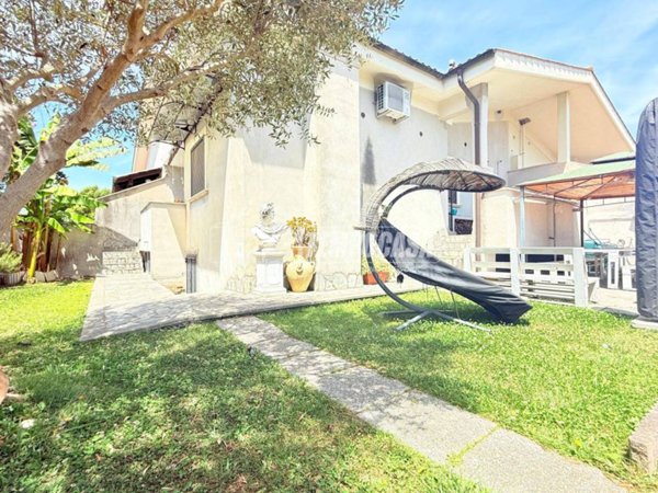 casa indipendente in vendita a Roma in zona Acilia