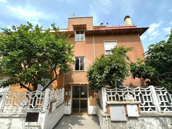 appartamento in vendita a Roma in zona Castel Fusano