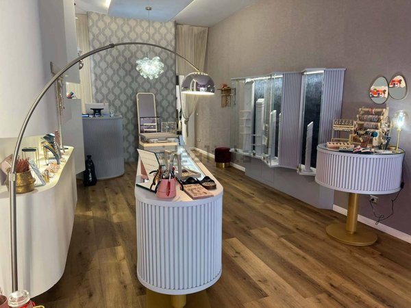 negozio in vendita a Roma in zona Gianicolense