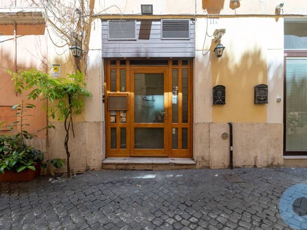 negozio in vendita a Roma in zona Parione/Sant'Eustachio