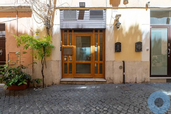 negozio in vendita a Roma in zona Trevi-Colonna