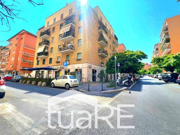 negozio in vendita a Roma in zona Trieste