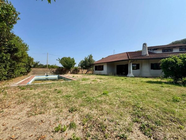 casa indipendente in vendita a Roma in zona Axa
