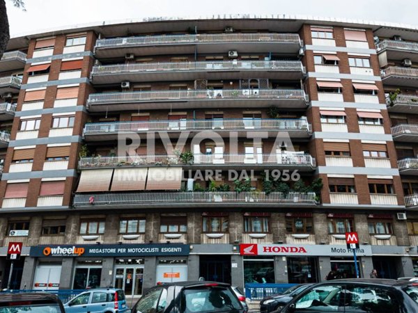 appartamento in vendita a Roma in zona Appio Latino