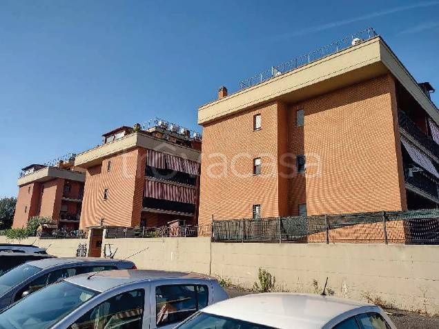 appartamento in vendita a Roma in zona Lunghezza