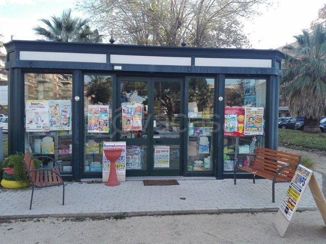 negozio in vendita a Roma in zona Ostia
