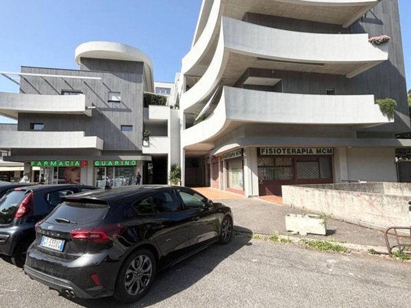 locale commerciale in vendita a Roma in zona Portuense