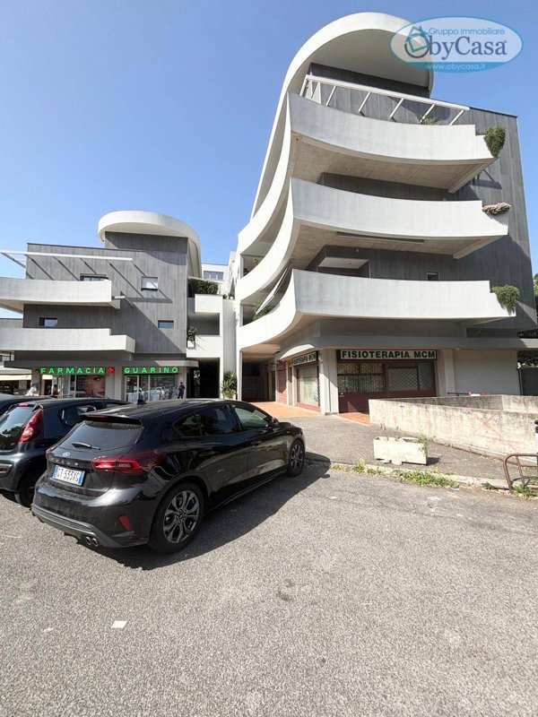 locale commerciale in vendita a Roma in zona Portuense