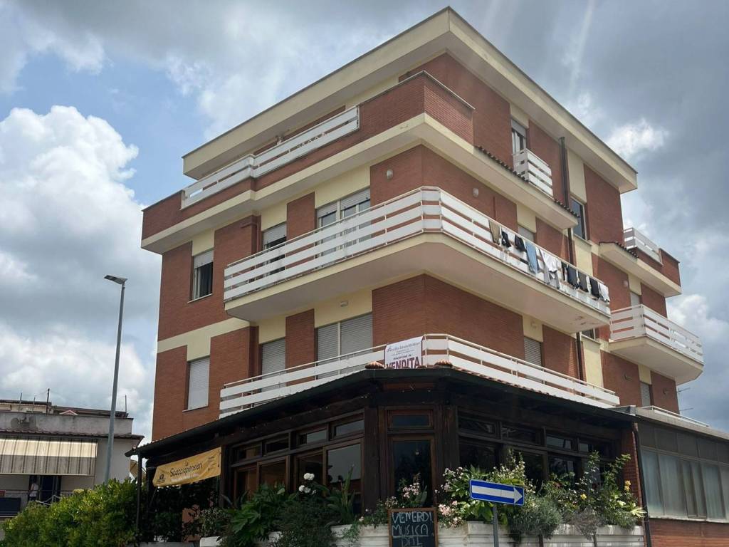 negozio in vendita a Roma in zona Fidene