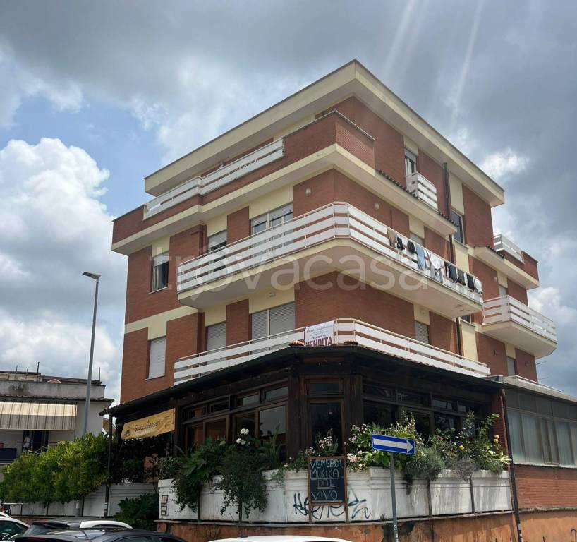 negozio in vendita a Roma in zona Fidene
