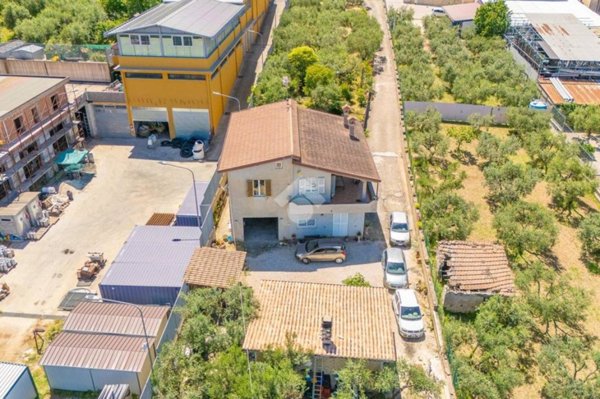 casa indipendente in vendita a Roma in zona Finocchio