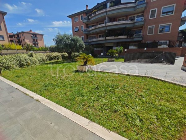 appartamento in vendita a Roma in zona Selva Candida