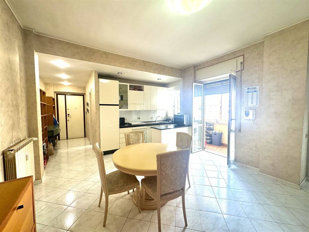 appartamento in vendita a Roma in zona Ostiense