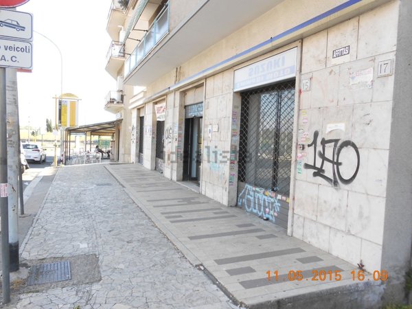 locale commerciale in vendita a Roma in zona Prenestino-Centocelle