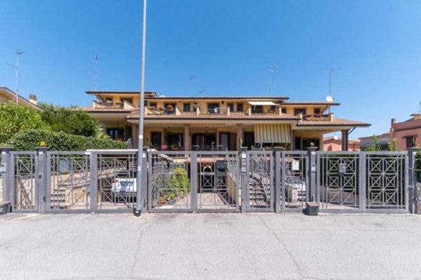 casa indipendente in vendita a Roma in zona Valle Muricana