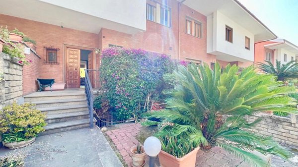 casa indipendente in vendita a Roma in zona Acilia