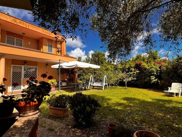 casa indipendente in vendita a Roma in zona Acilia