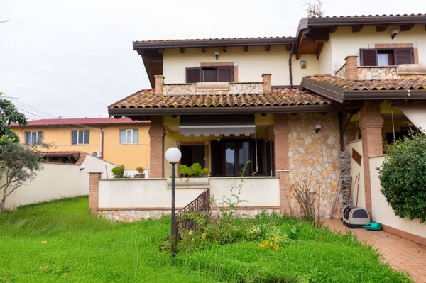 casa indipendente in vendita a Roma in zona Piana del Sole
