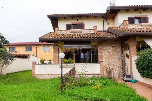 casa indipendente in vendita a Roma in zona Piana del Sole