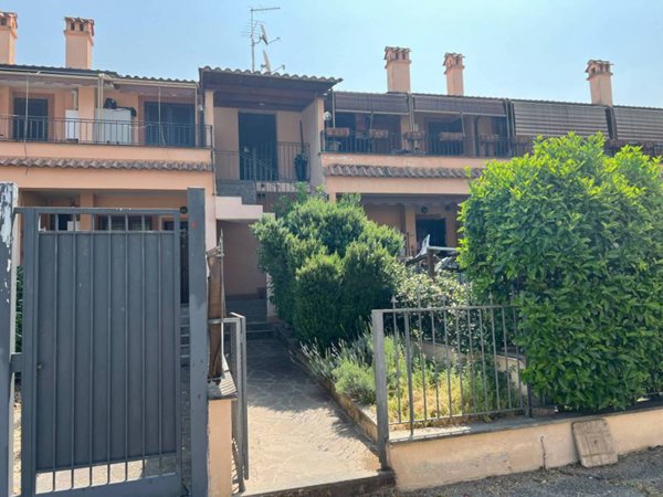 appartamento in vendita a Roma in zona Casal Monastero