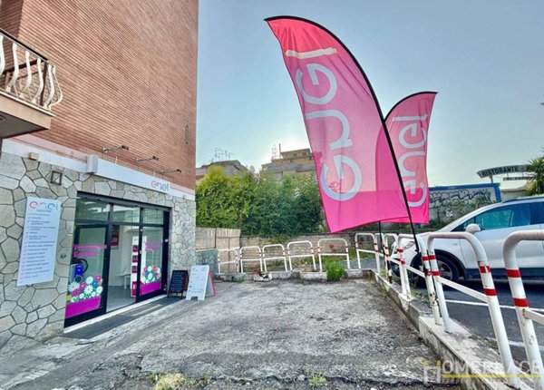 negozio in vendita a Roma in zona Ponte Mammolo