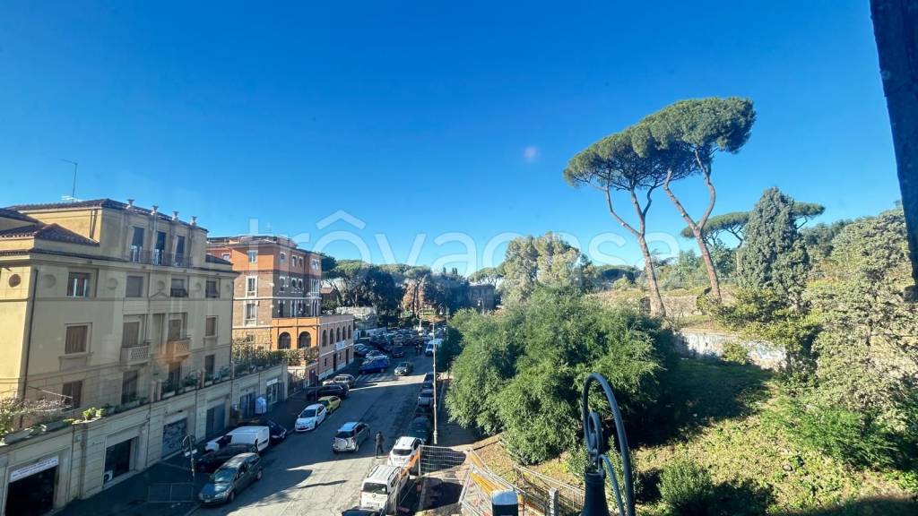 appartamento in vendita a Roma in zona Rione Monti/Campitelli