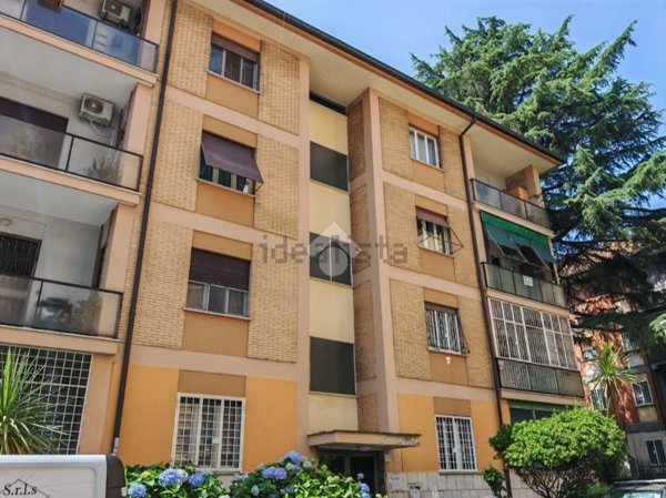 appartamento in vendita a Roma in zona Torre Spaccata