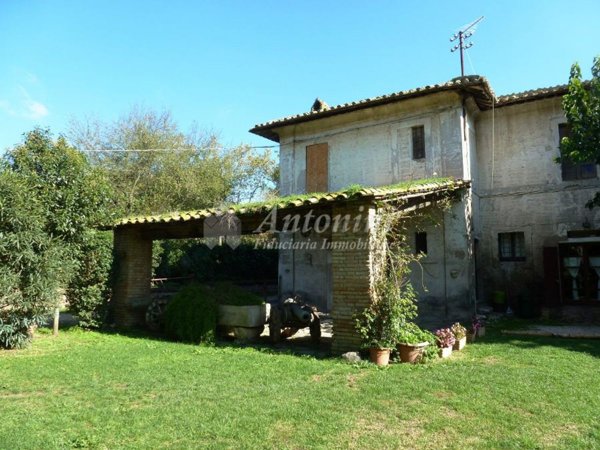 casa indipendente in vendita a Roma in zona San Basilio