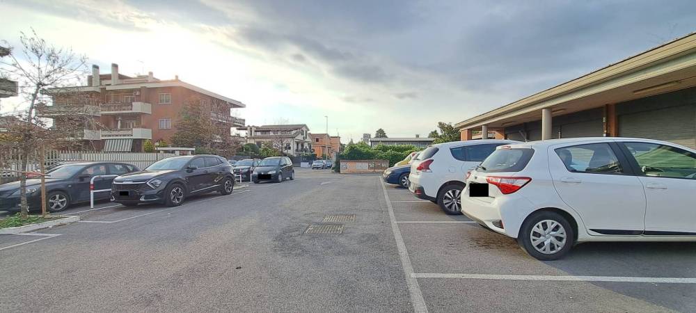 locale commerciale in vendita a Roma
