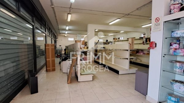 locale commerciale in vendita a Roma