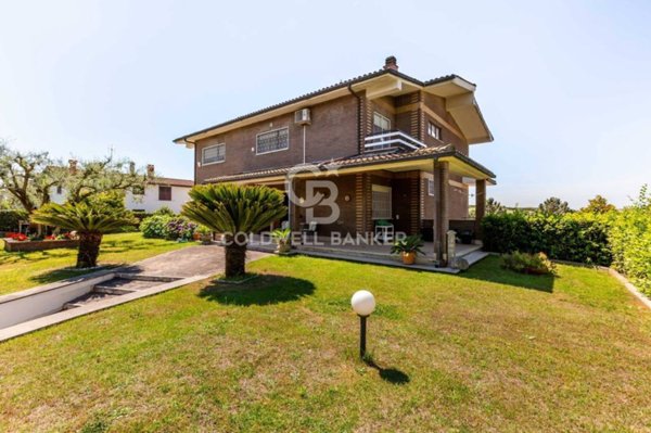 casa indipendente in vendita a Roma in zona Prima Porta