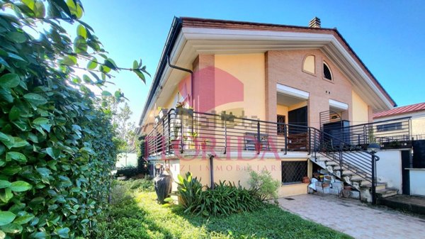 casa indipendente in vendita a Roma in zona Colle del Sole
