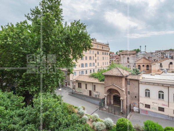 appartamento in vendita a Roma in zona Trastevere