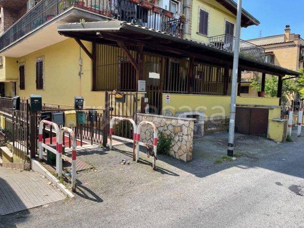 appartamento in vendita a Roma in zona Tor Bella Monaca