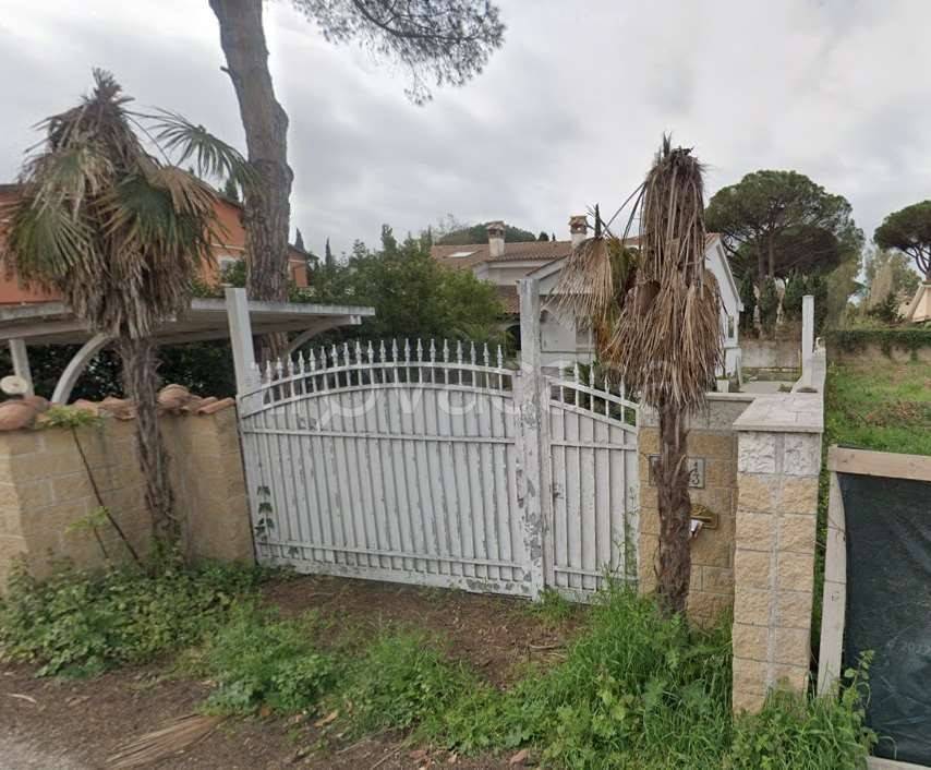 casa indipendente in vendita a Roma in zona Infernetto