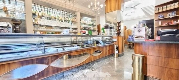 locale commerciale in vendita a Roma in zona Rione Prati