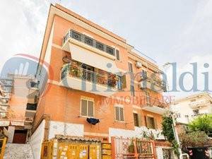 appartamento in vendita a Roma in zona Portuense