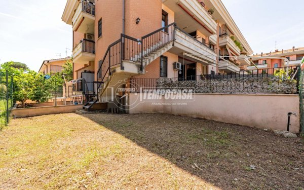 appartamento in vendita a Roma in zona Ardeatino