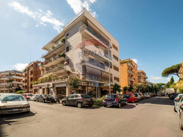 negozio in vendita a Roma in zona Primavalle