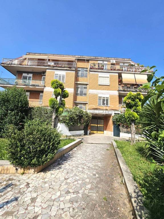 appartamento in vendita a Roma in zona Appio Claudio