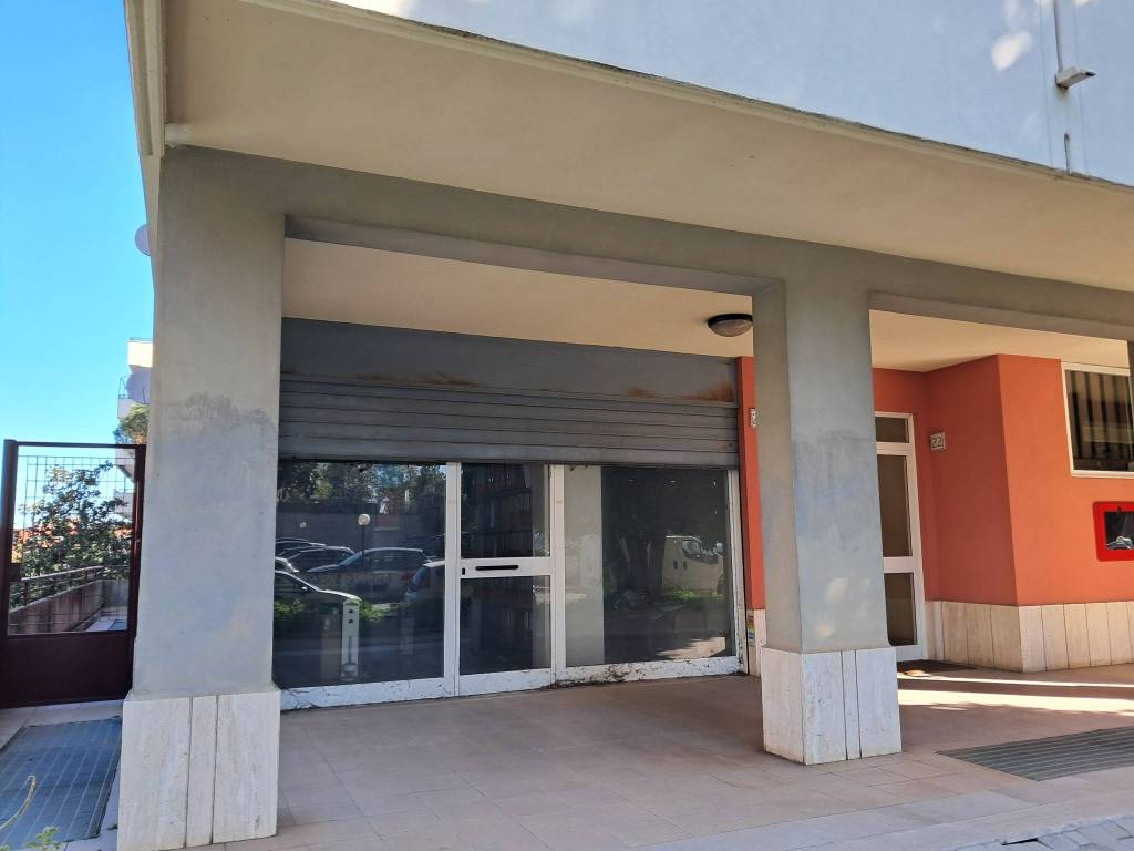 negozio in vendita a Roma in zona Labaro